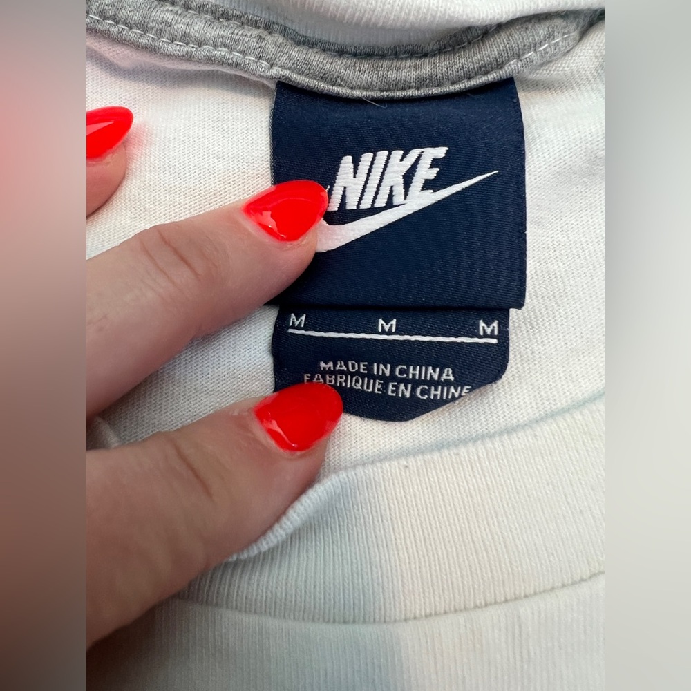 Vintage Nike White Crop T-Shirt with Black Logo - women’s M - Picture 3 of 4